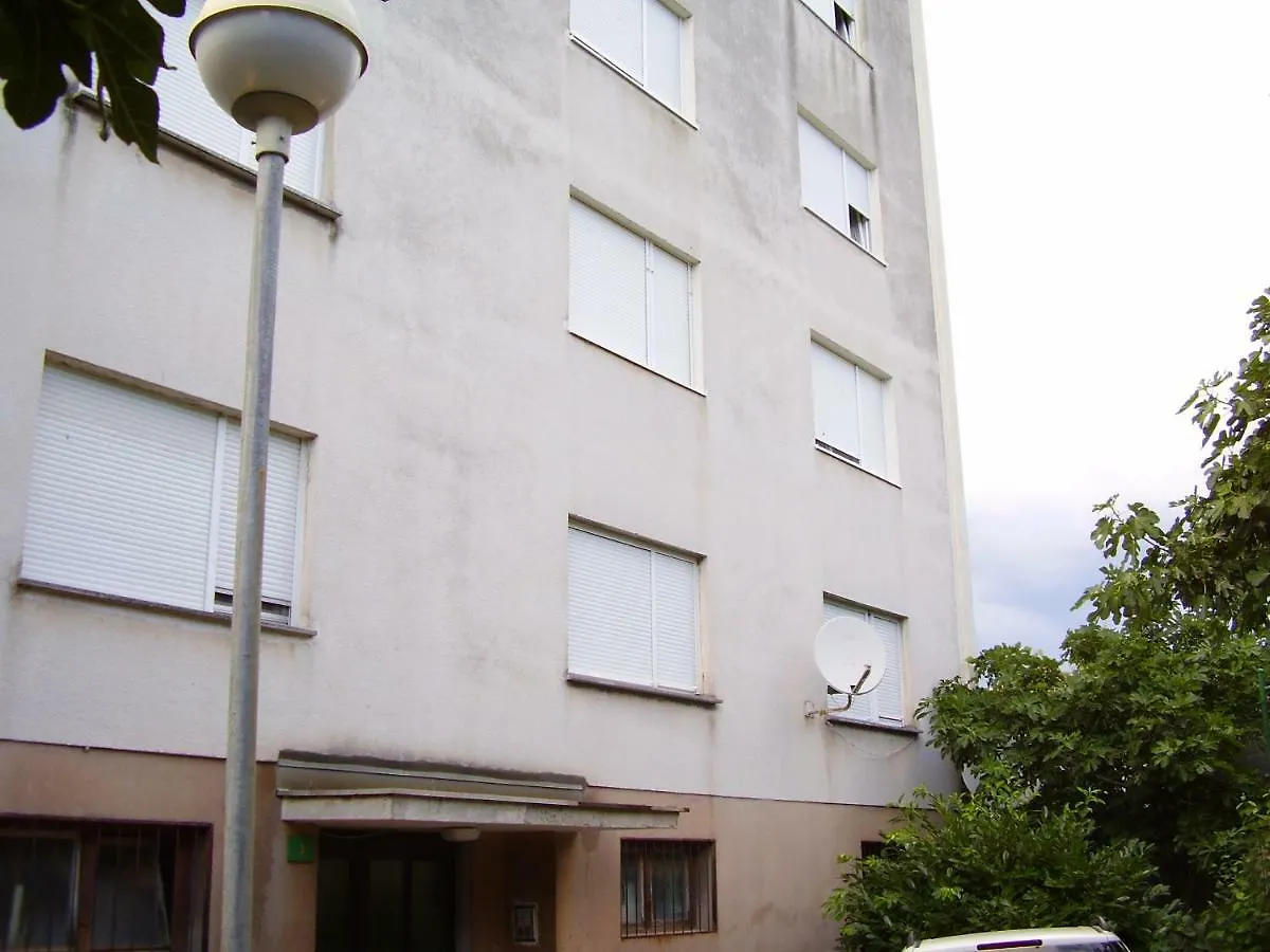 Apartment Pizonova 3 Pula 0*,  Hırvatistan