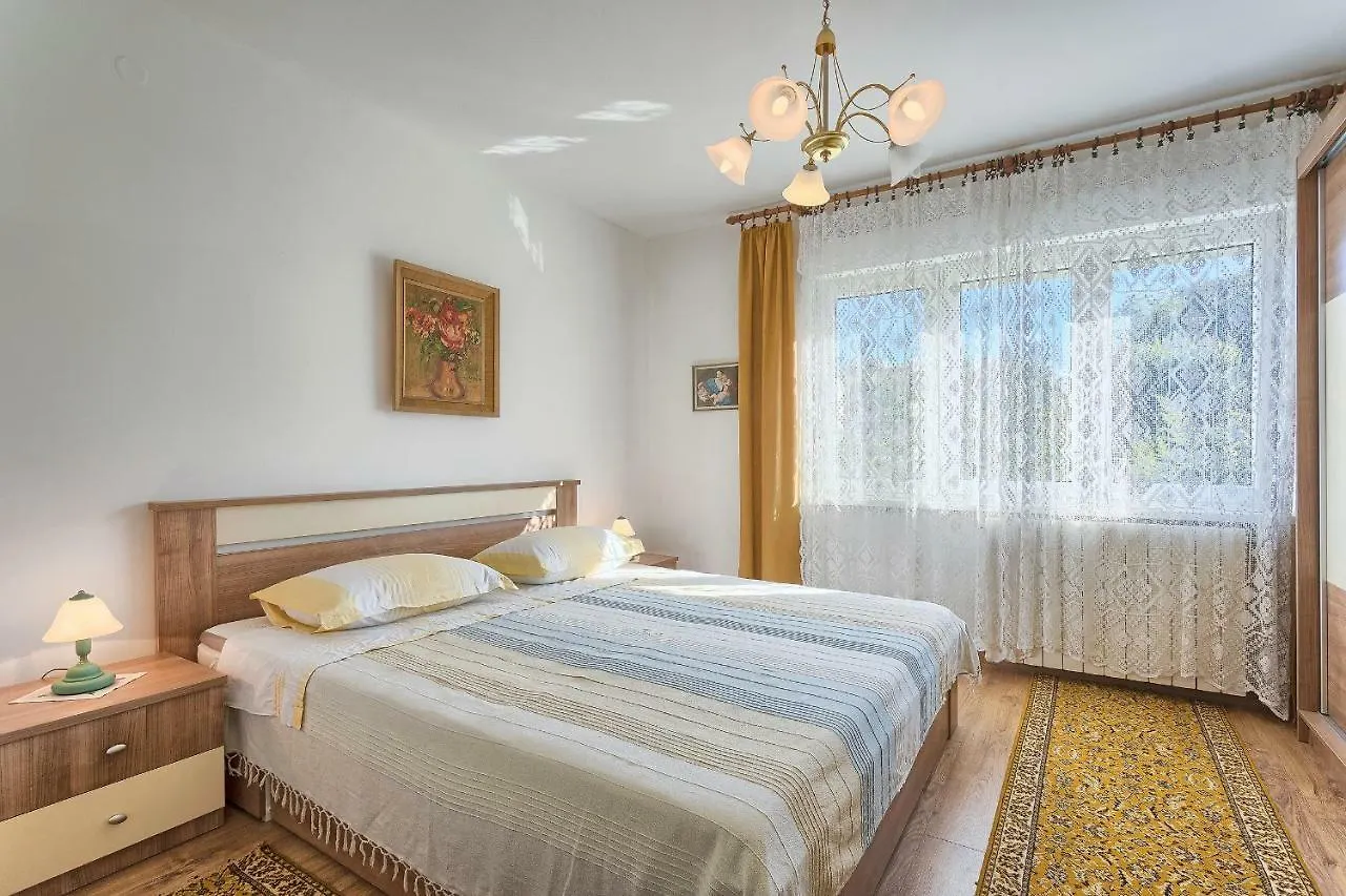 Apartment Pizonova 3 Pula