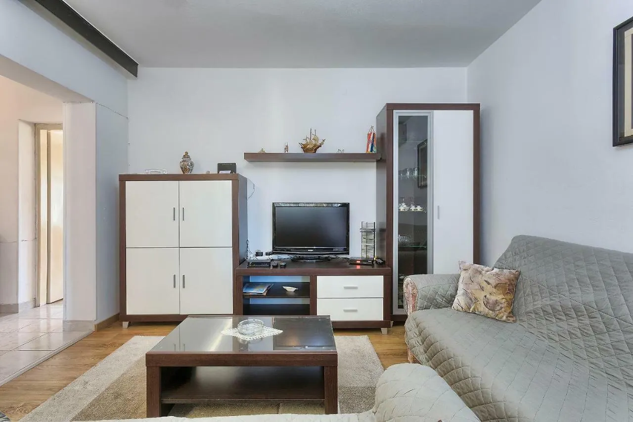 Apartment Pizonova 3 Pula