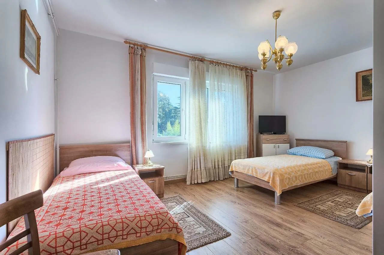 Apartment Pizonova 3 Pula